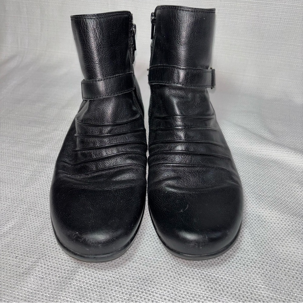 Naturalizer's Cassini Ankle Booties. Black Leather 10 - Picture 2 of 11